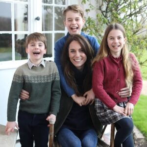 Kate Middleton’s Solo Return Sparks Speculation and Controversy