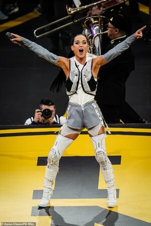 A Kiss That Defied All Odds: Harry and Meghan’s Bold Statement at the Invictus Games